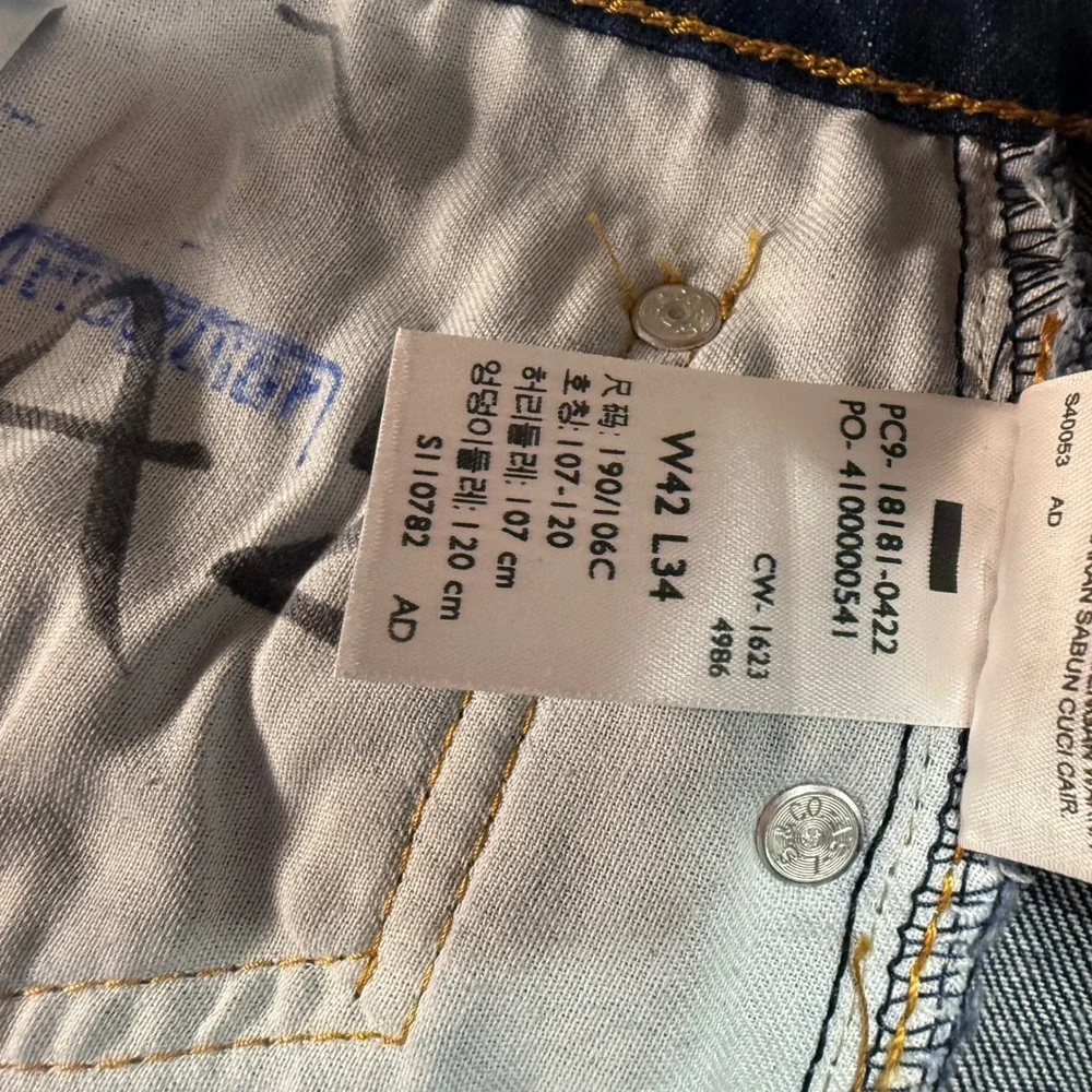 Levis embrace modern
